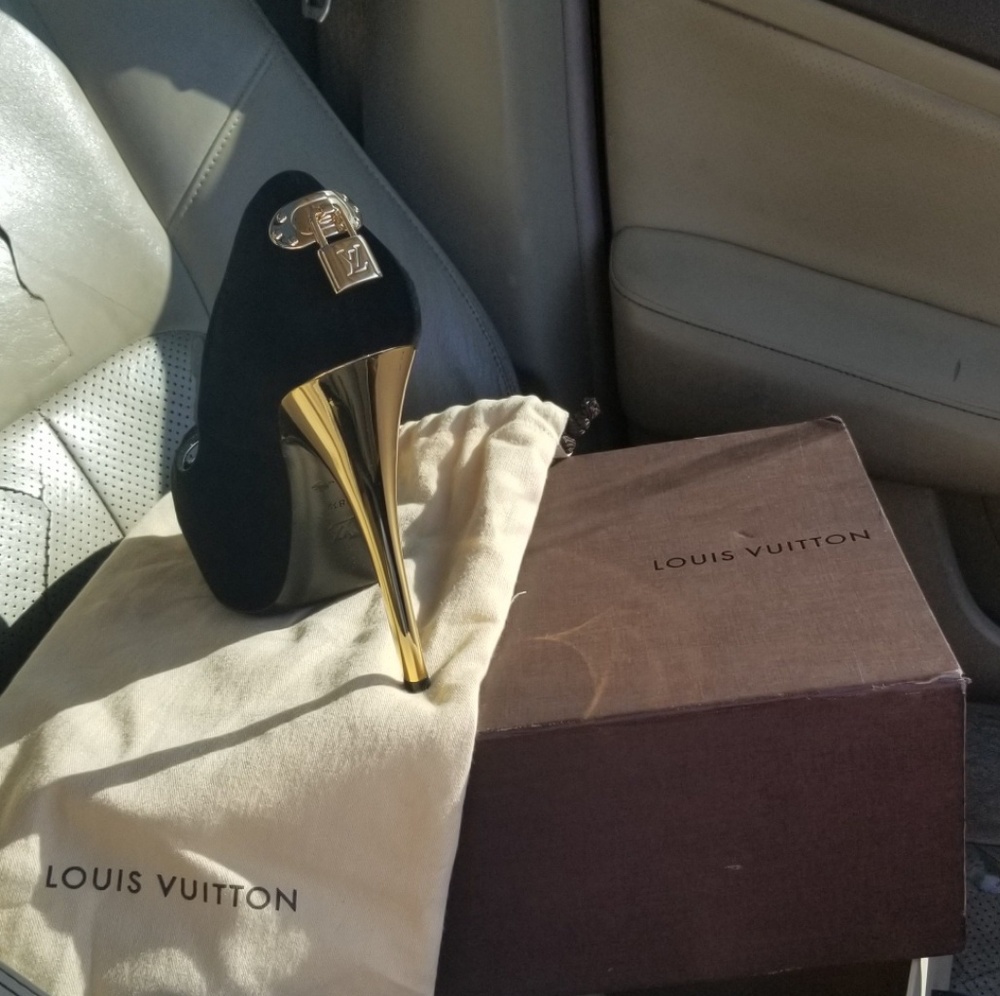 Luis Vuitton pumps - Picture 2 of 3